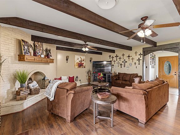 5th image of 102 Lori Ln
