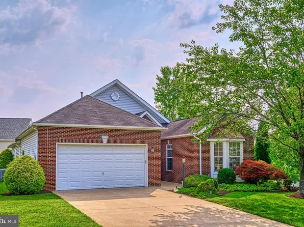 17576 Four Seasons Dr, Dumfries, VA 22025