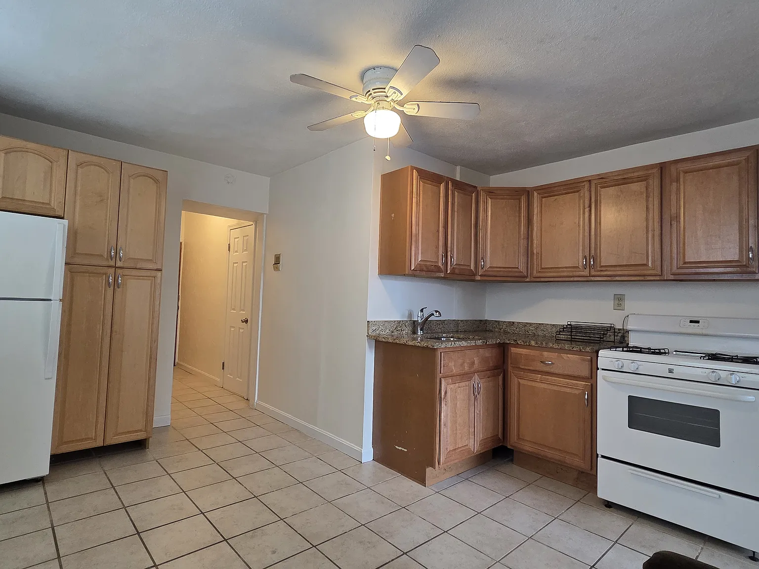 2 bed, 650 sqft, $2,950 — Photo 2