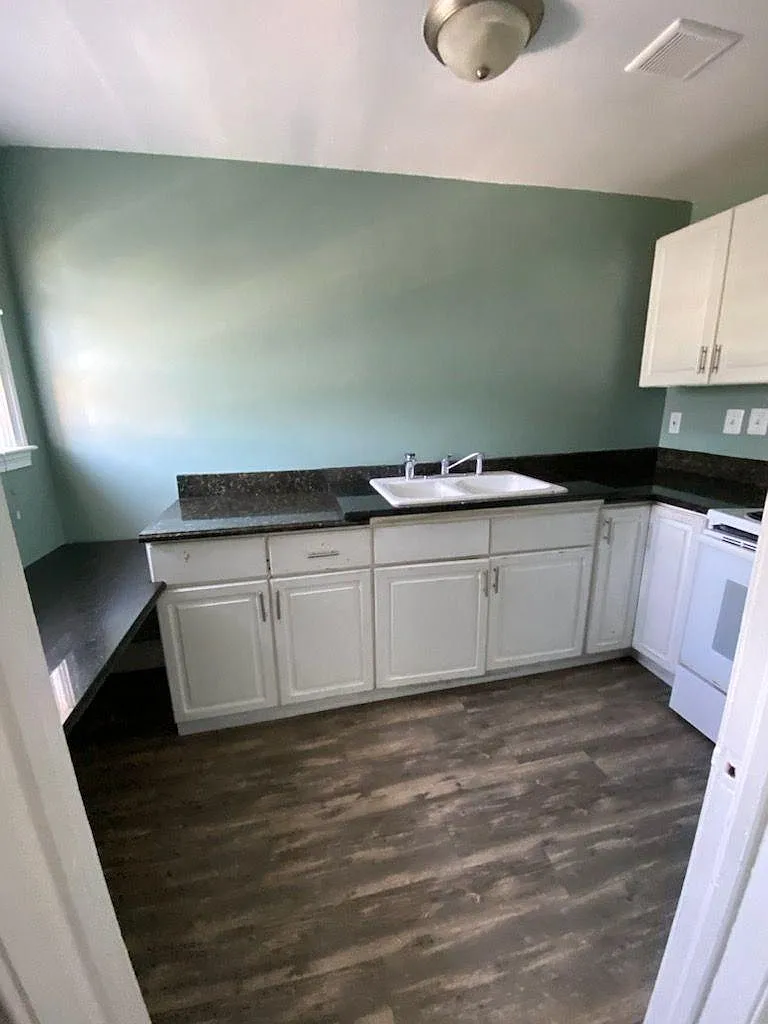 2 bed, 900 sqft, $1,100 — Photo 2