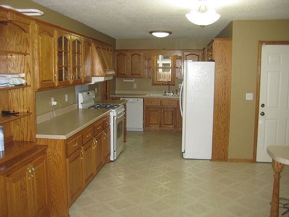 Huge Kitchen-tons of storage