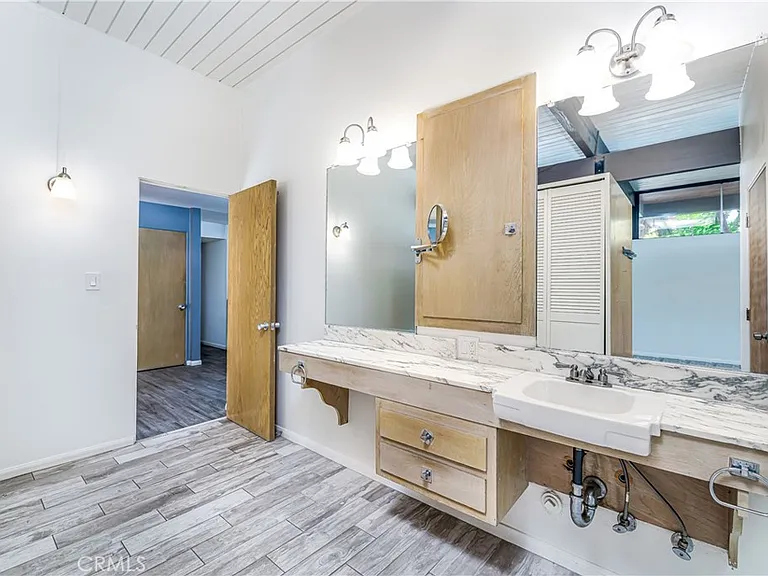18349 Hiawatha St — Photo 21