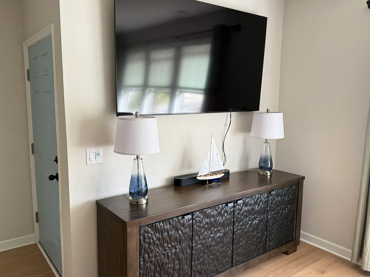 3 bed, 1809 sqft, $4,000 — Photo 3