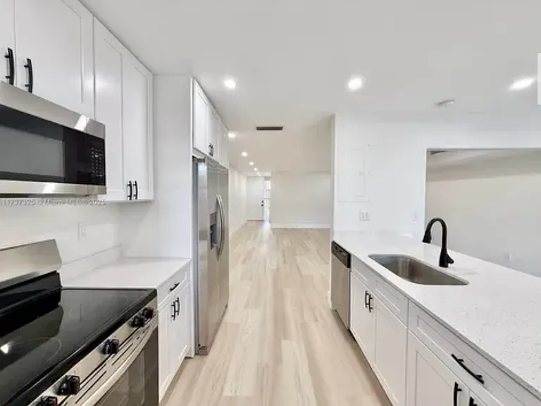 16011 Kingsmoor Way — Photo 1