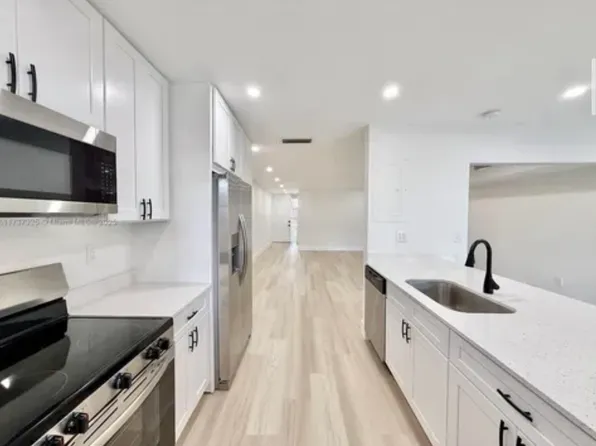 16011 Kingsmoor Way, Miami Lakes, FL 33014