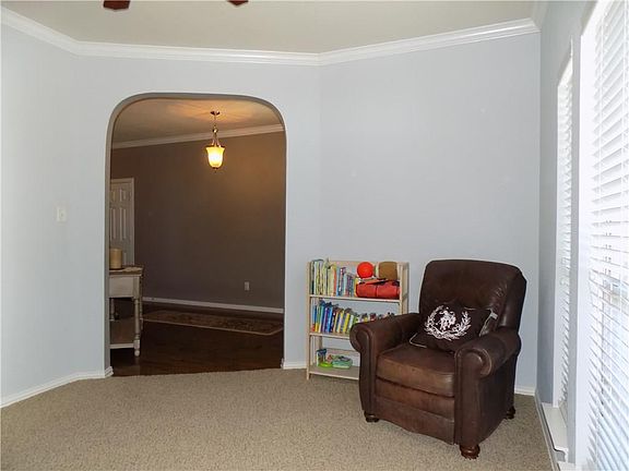 4th image of 11601 Round Leaf Dr