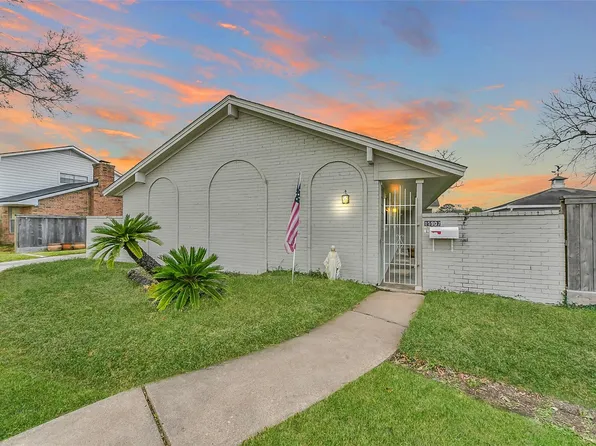 15907 Diana Ln, Houston, TX 77062