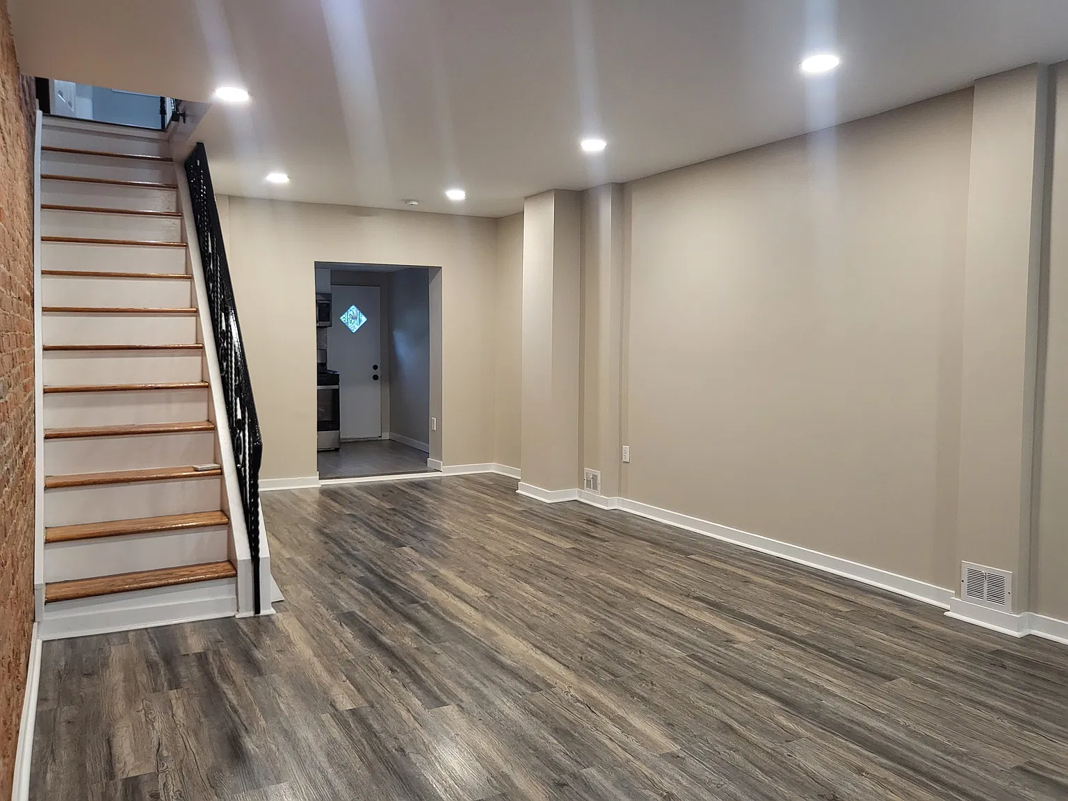 2 bed, 784 sqft, $1,650 — Photo 3