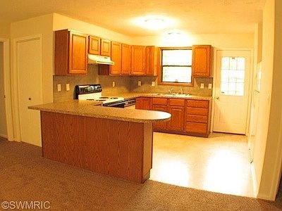 3rd image of 402 Hayes St