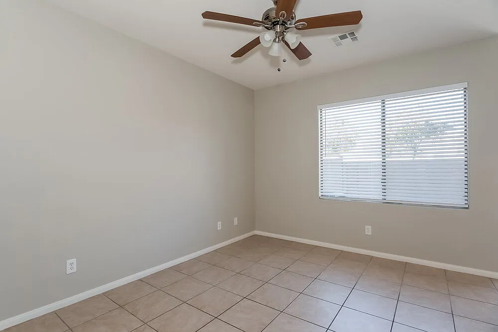 3 bed, 2.5 bath, 1590 sqft, $2,085 — Photo 3