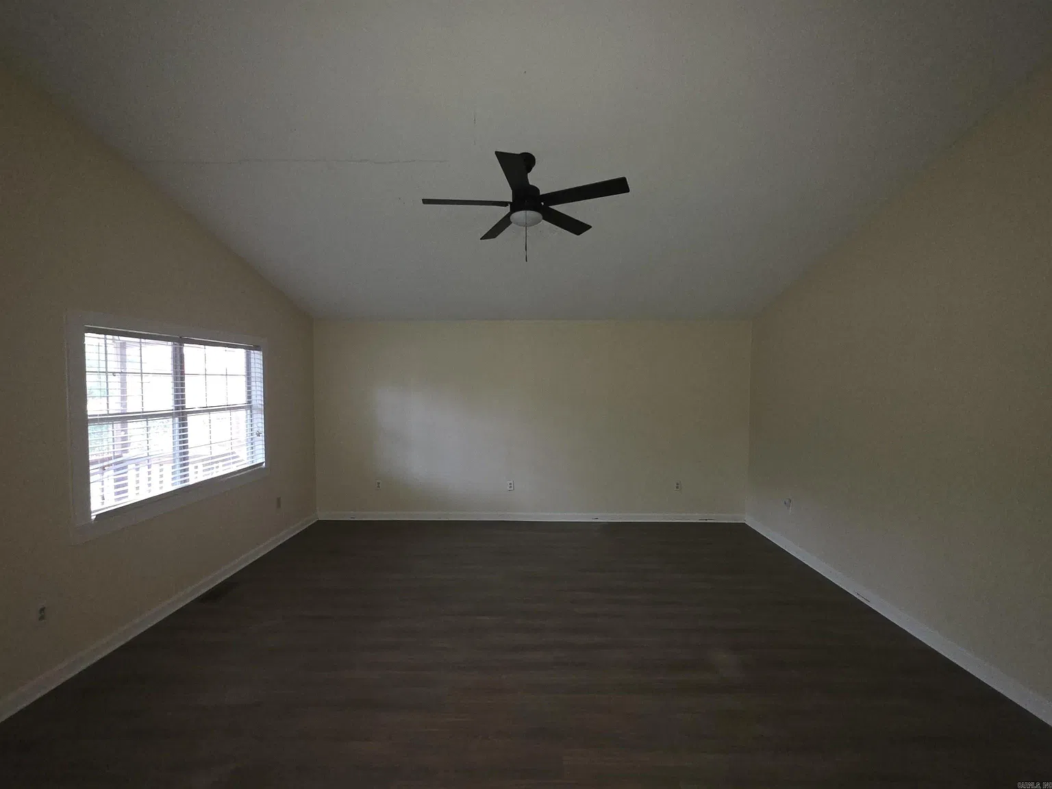 2 bed, 1.5 bath, 1120 sqft, $1,050 — Photo 2