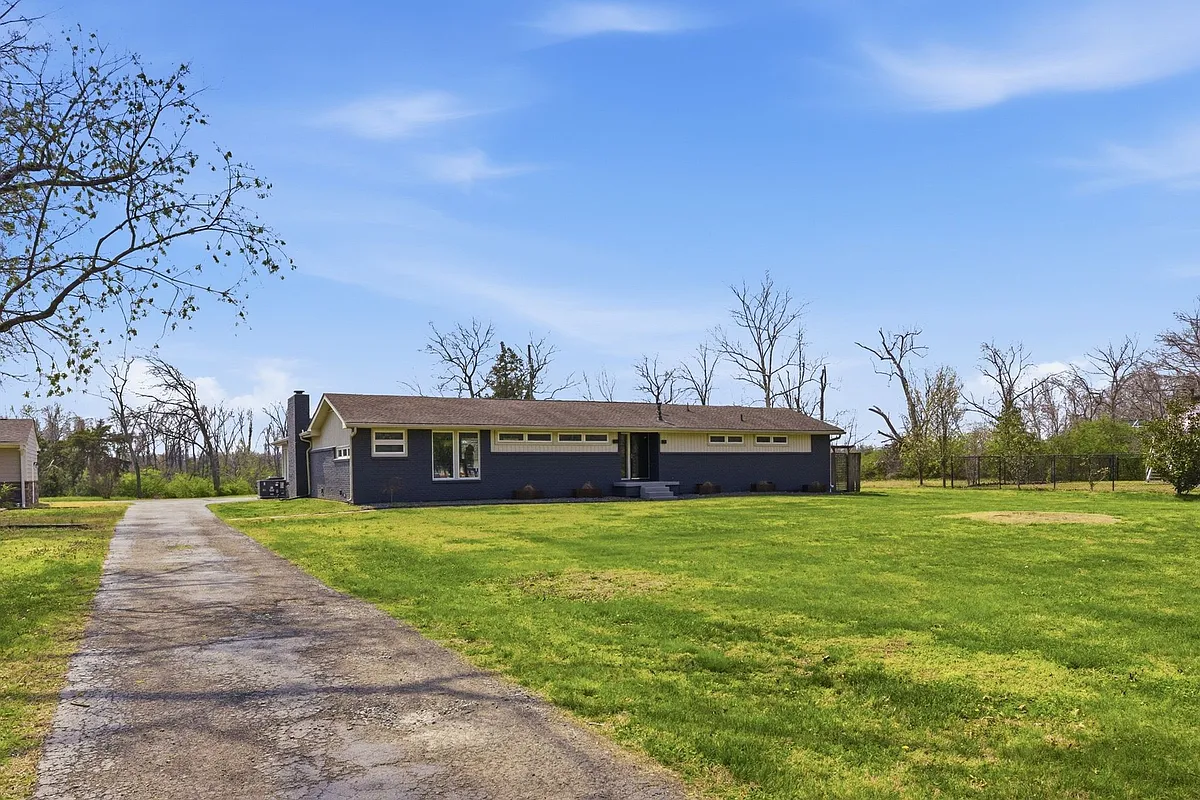 Building Photo - 916 Berwick Trl