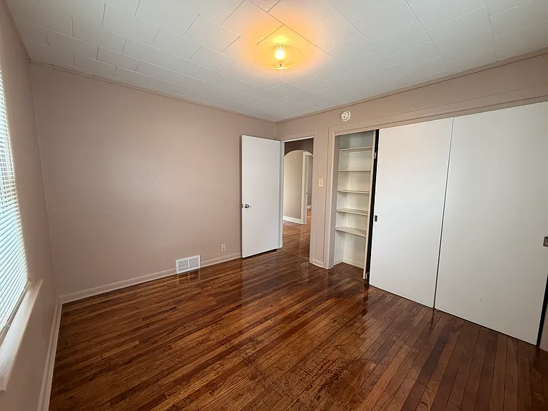 2117 N Maplewood Ave — Photo 4