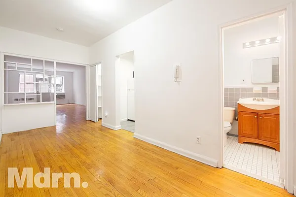 Rented by Mdrn Residential | media 17