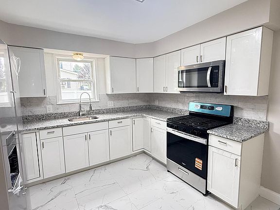 5th image of 310 Madison Ave