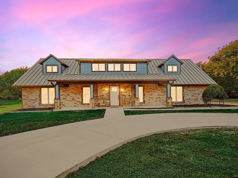 15305 Plum Ln — Photo 42