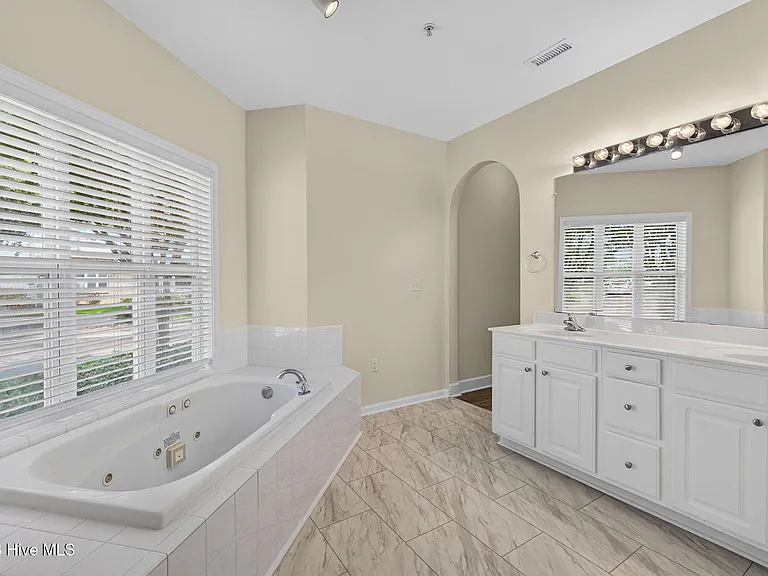 3901 Botsford Ct #101 — Photo 27