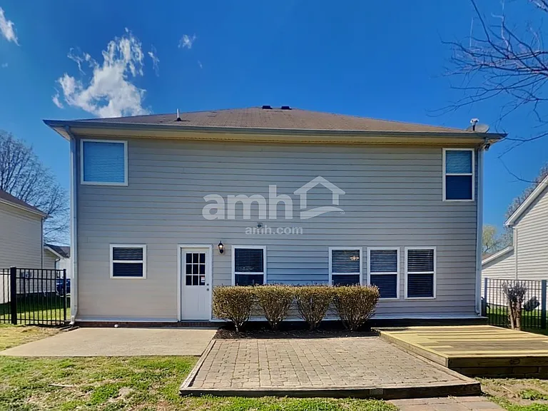 5527 Middlebury Dr — Photo 24