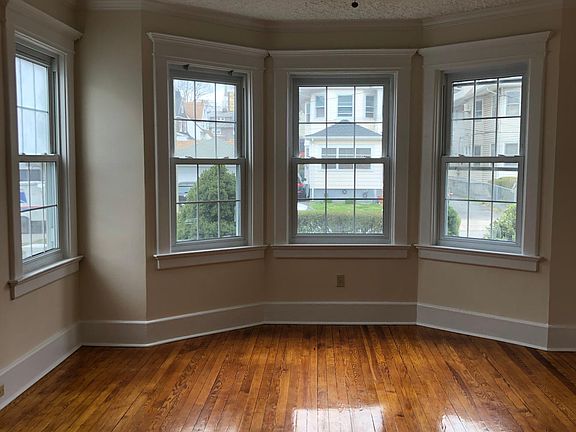 4th image of 59 N Willow St Floor 1