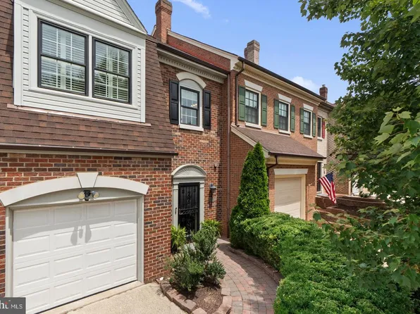6312 Chaucer View Cir, Alexandria, VA 22304