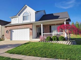 1139 Winter Lake Dr, Fenton, MO 63026