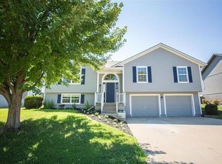 2335 NE Summerfield Dr, Blue Springs, MO 64029