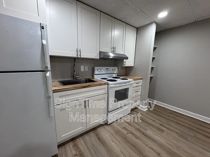 Building Photo - 229 N Jonathan St #301