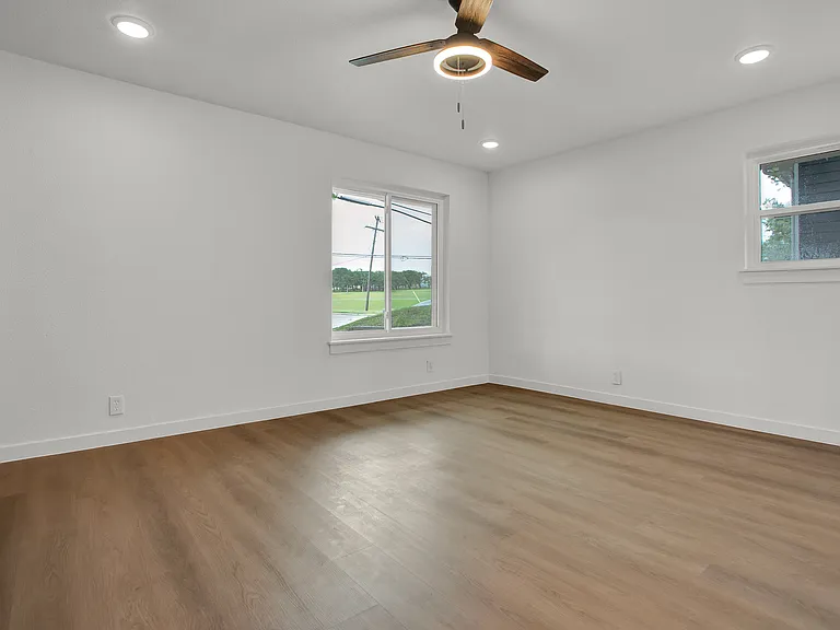 2910 W Crawford St — Photo 23