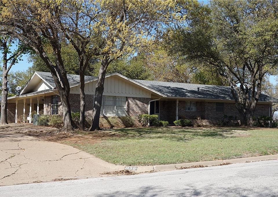 1st image of 1439 Oak Hills Dr