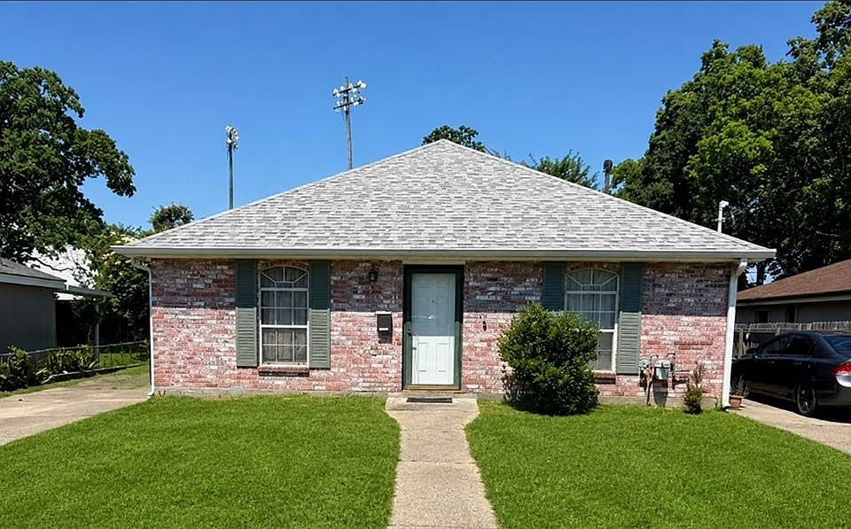 1st image of 804 Waltham St
