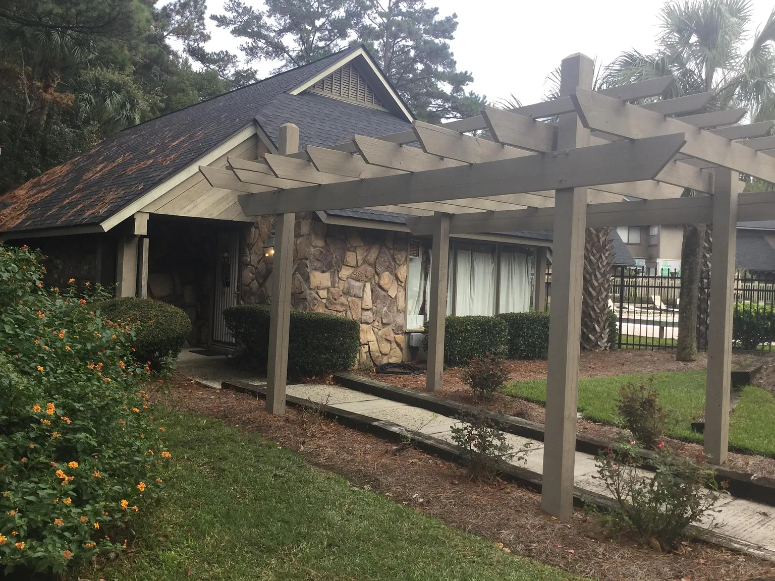 459 Mall Blvd — Photo 2