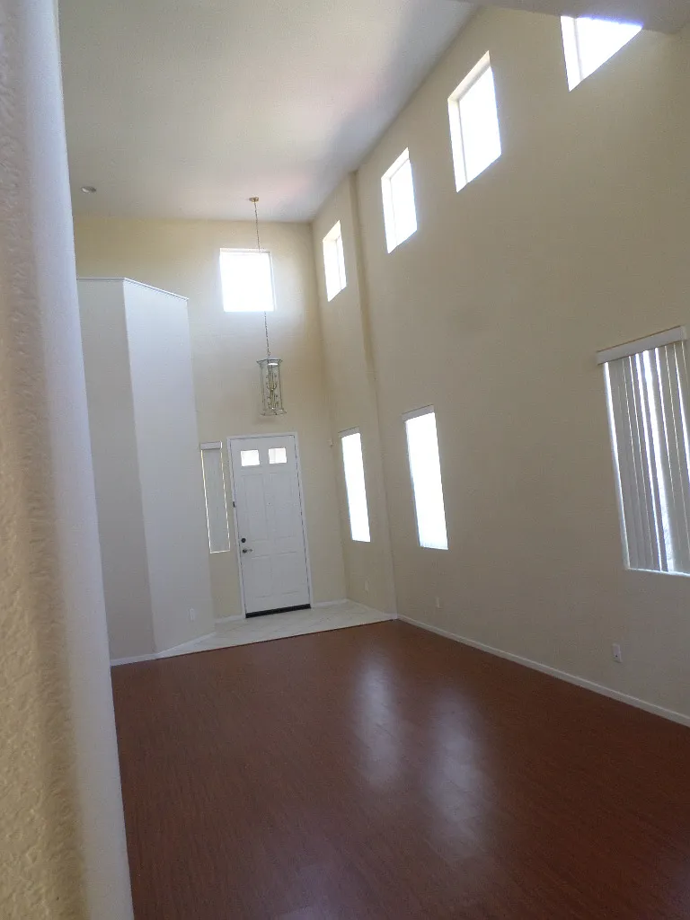 5 bed, 2637 sqft, $7,000 — Photo 4