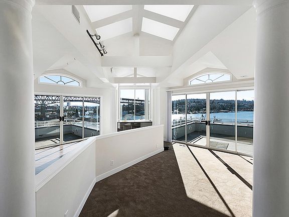4th image of 3901 2nd Ave NE #Penthouse