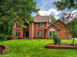 3518 Crystal Valley Dr, Howell, MI 48843