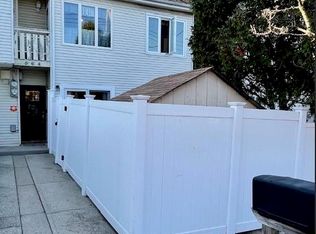 564 Drumgoole Rd W, Staten Island, NY 10312