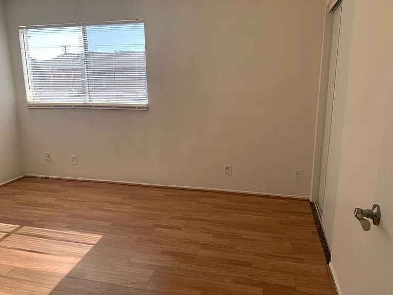 958 E Avenue Q #12 — Photo 18