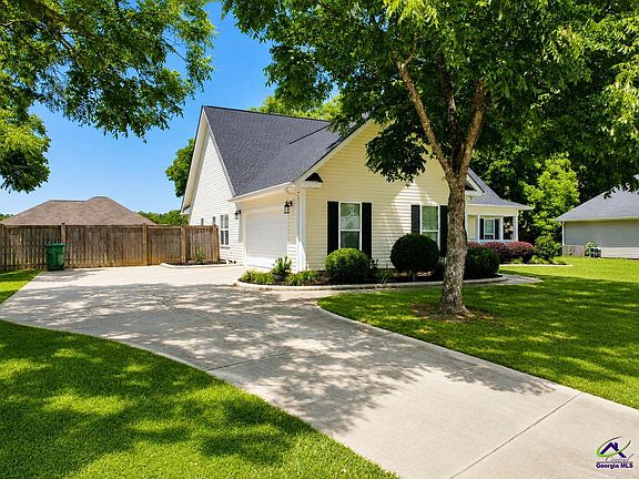 2nd image of 262 Grove Ln