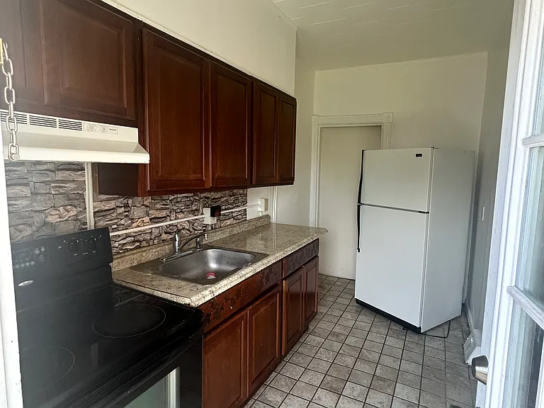 454 W Turner St — Photo 4