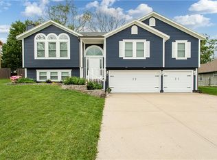 4432 SW Rivulet Dr, Lees Summit, MO 64082