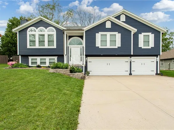 4432 SW Rivulet Dr, Lees Summit, MO 64082