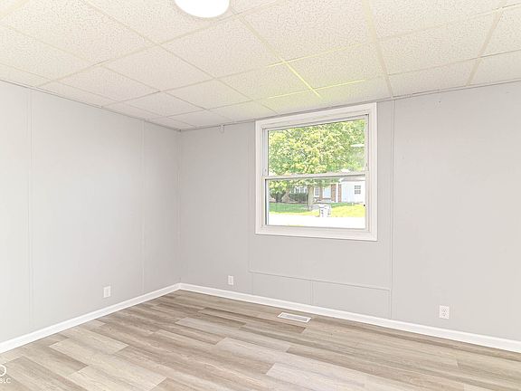 4th image of 119 E School St