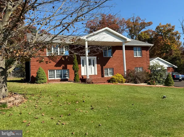 13806 Briarwood Dr, Cumberland, MD 21502