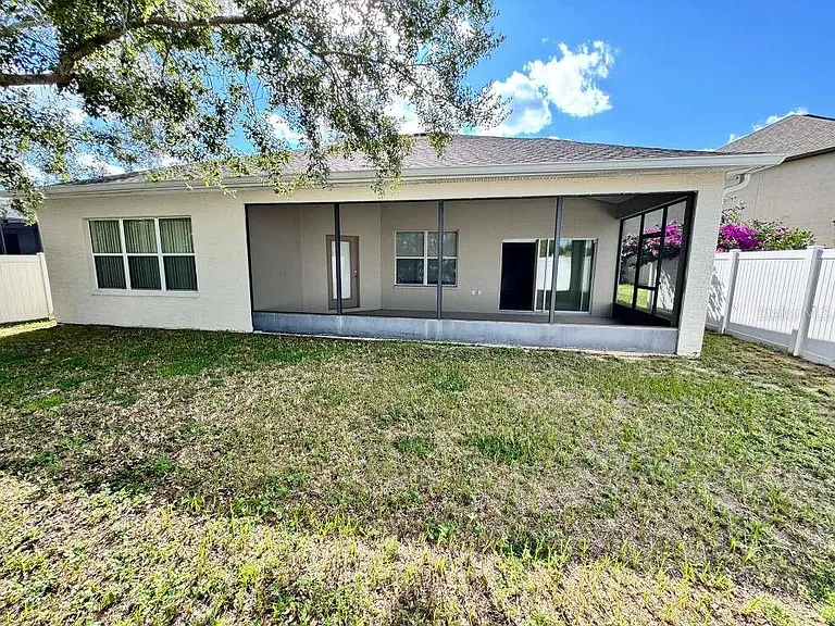 221 Towerview Dr E — Photo 5