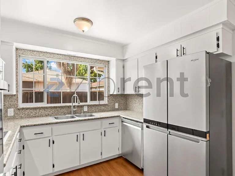 1443 Jeffery Ave — Photo 10