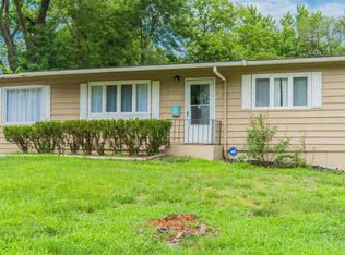 3312 SW Twilight Dr, Topeka, KS 66614