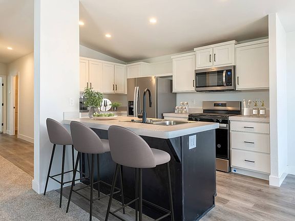 4th image of 601 N Kirby St #283