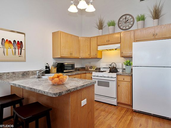 3rd image of 8244 W Pecan Pl