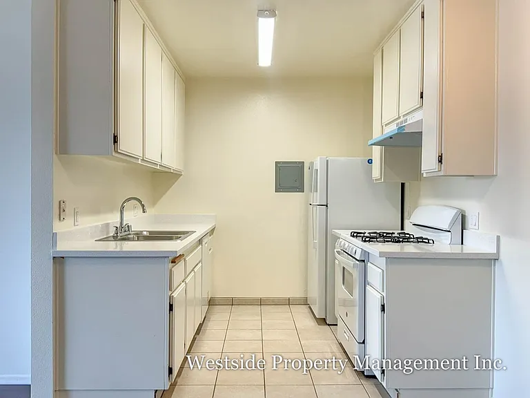 6253 Lankershim Blvd. — Photo 5