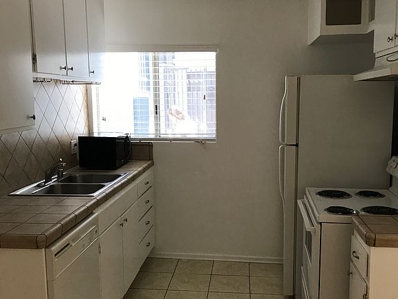 5th image of 648 N Hayworth Ave