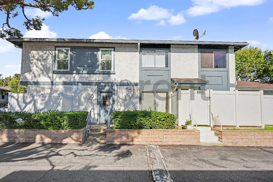 2 bed, 1.5 bath, 922 sqft, $2,650 — Photo 1